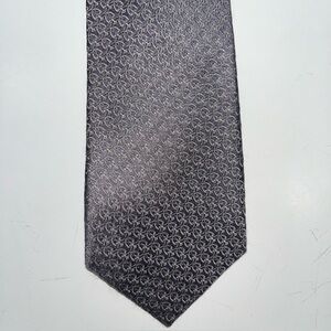 Silver/gray Vertu 100% silk designer tie. Made in Italy. Very good condition.